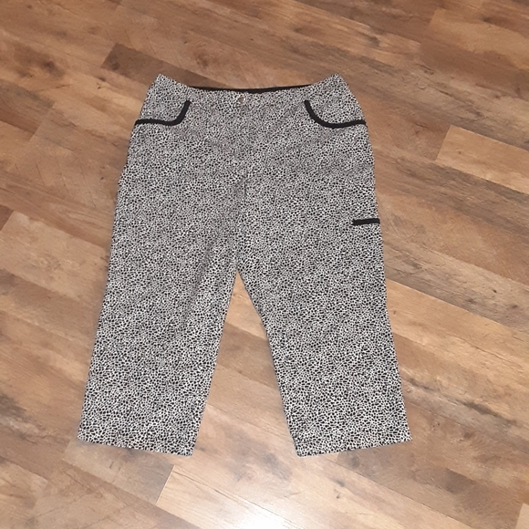 Weekends By Chico's animal print/speckled cropped pants size L 14 (2.5 chicos) - Picture 4 of 6